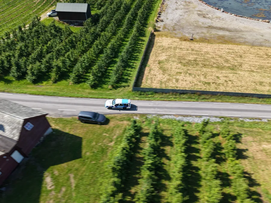 Hardanger sommer — droneperspektiv over fjellet