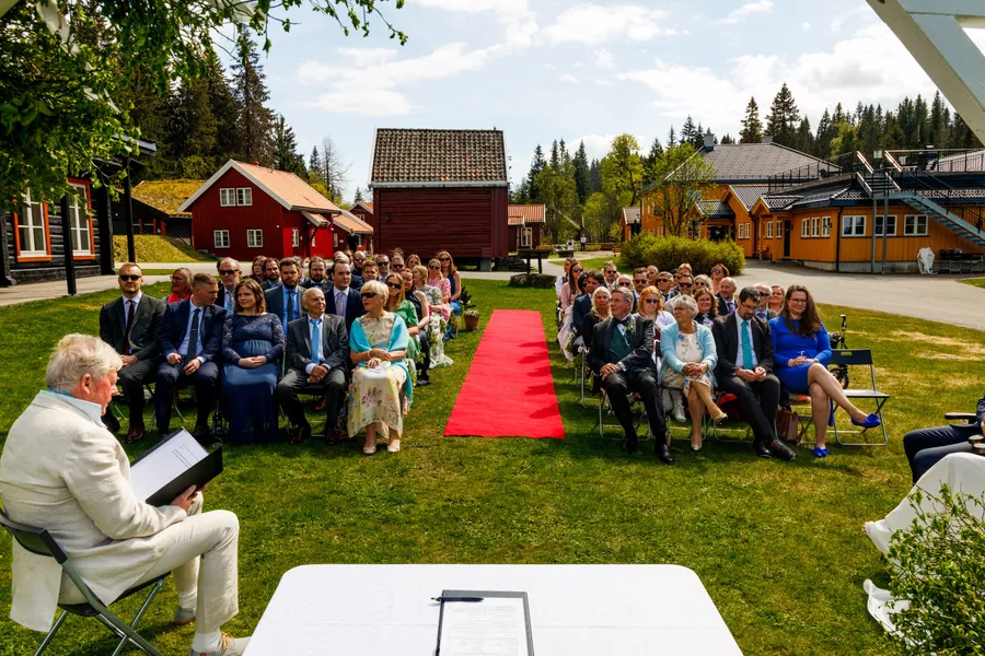 Sara med forloverne sine
