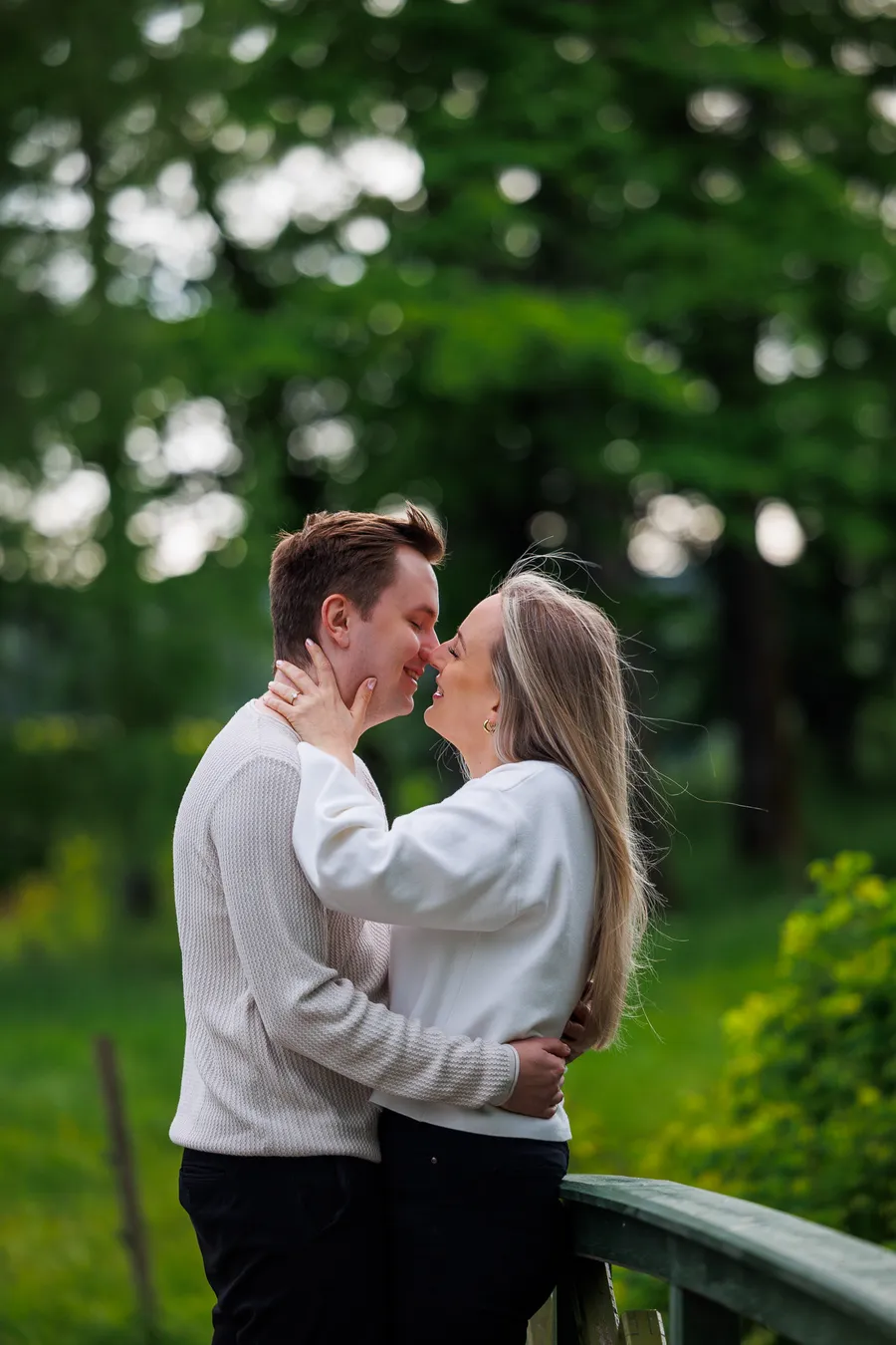 Emilie og Andreas pannene mot hverandre