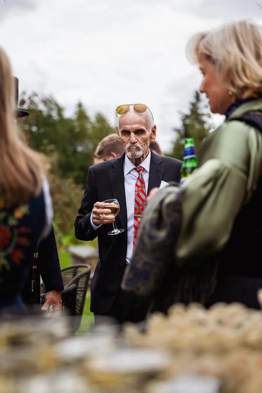 Klemmer i bunad-bryllupet