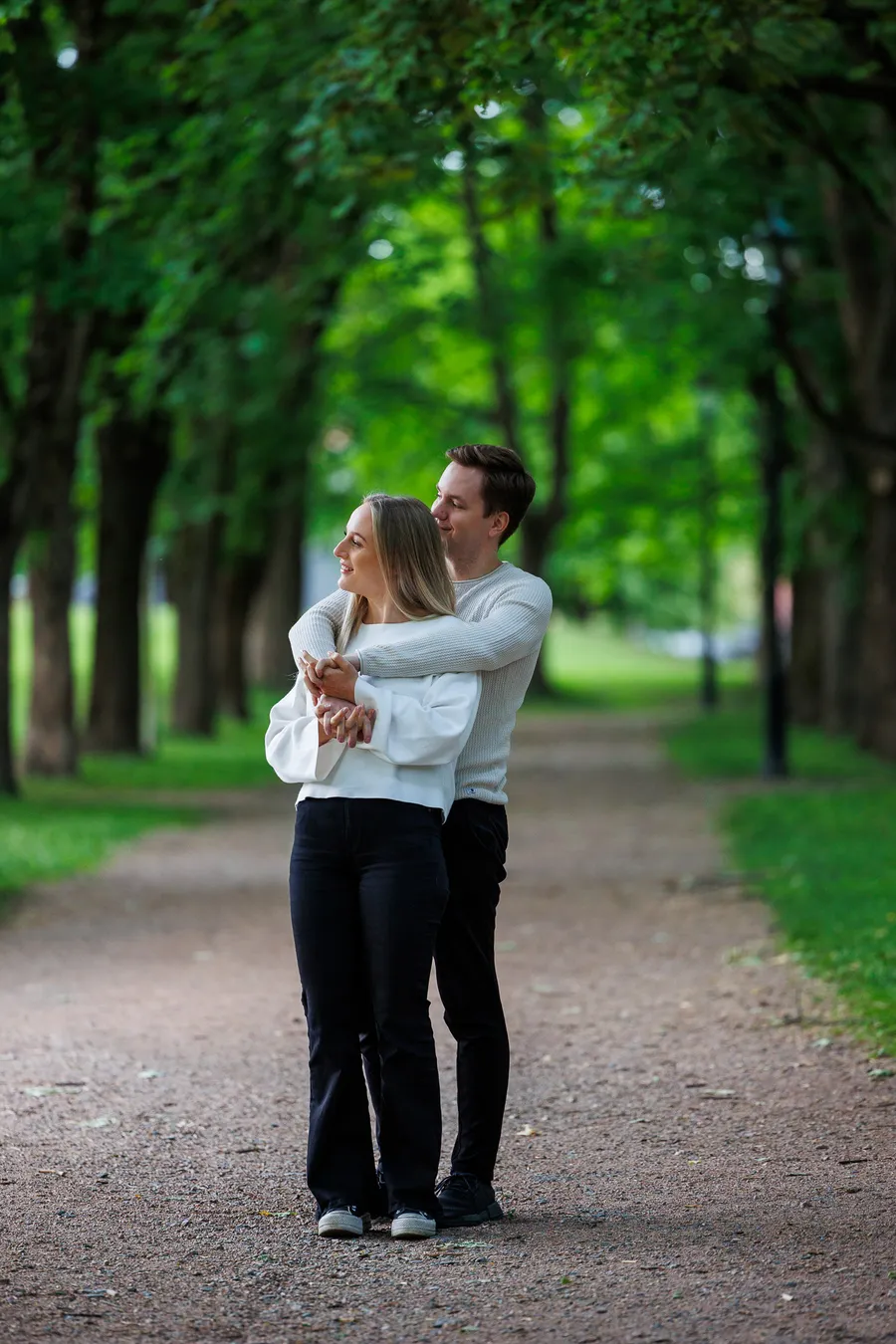 Emilie og Andreas i siste kveldslys på Bogstad Gård