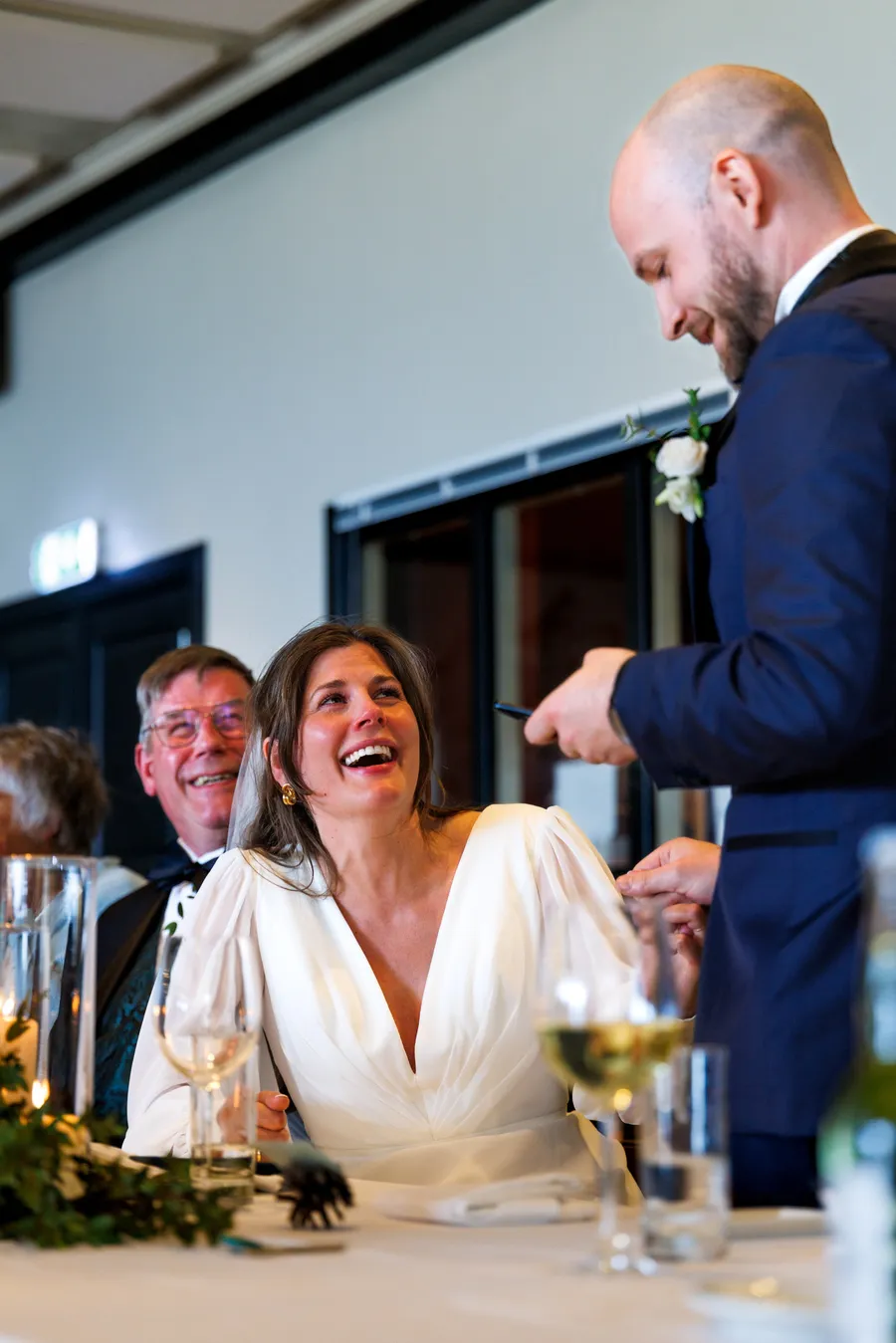 Brudeparet og gjester på Kleivstua